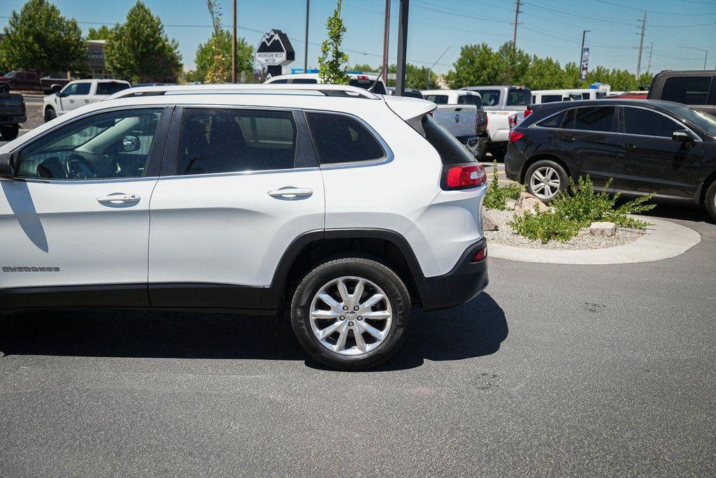 used 2015 Jeep Cherokee car, priced at $10,754