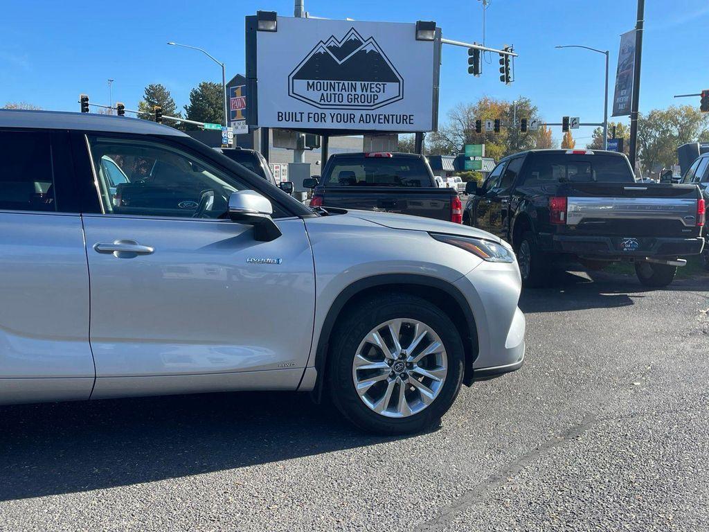 used 2020 Toyota Highlander Hybrid car, priced at $24,126