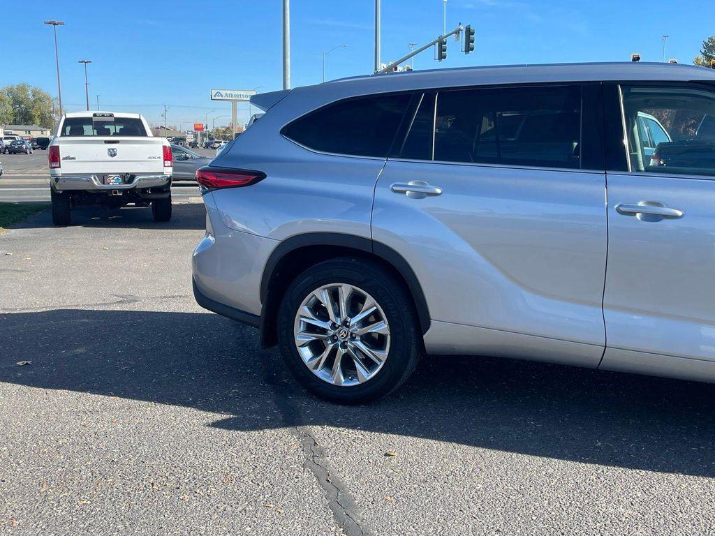used 2020 Toyota Highlander Hybrid car, priced at $24,126
