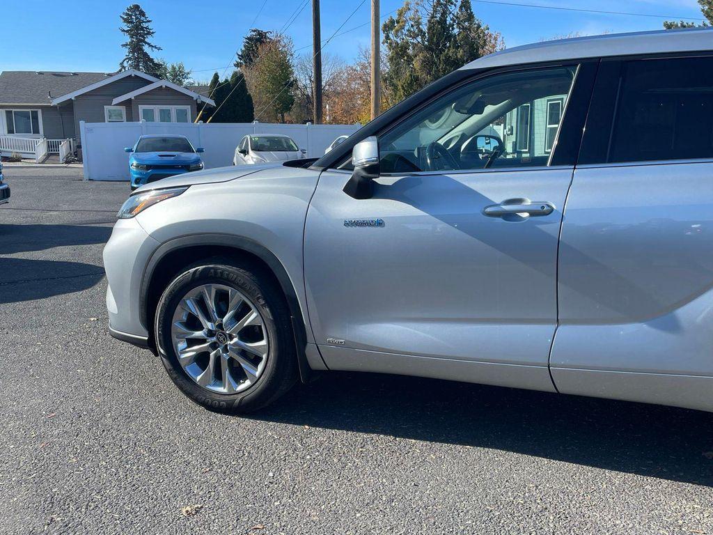 used 2020 Toyota Highlander Hybrid car, priced at $24,126