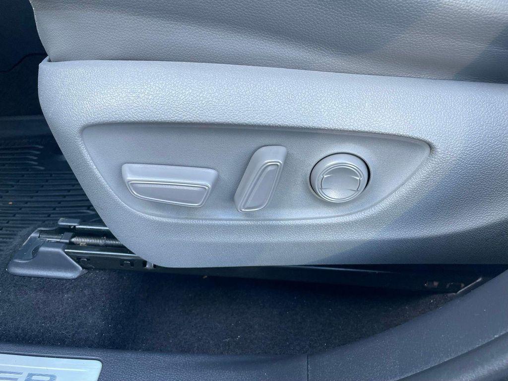 used 2020 Toyota Highlander Hybrid car, priced at $24,126