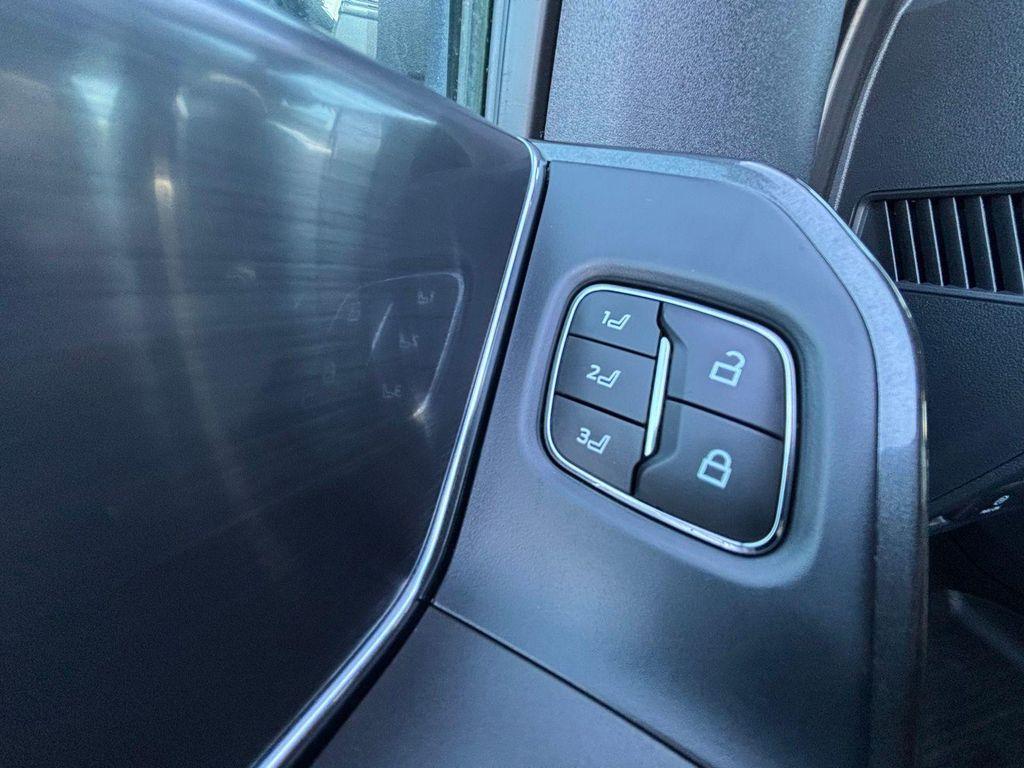 used 2021 Ford F-150 car, priced at $31,900