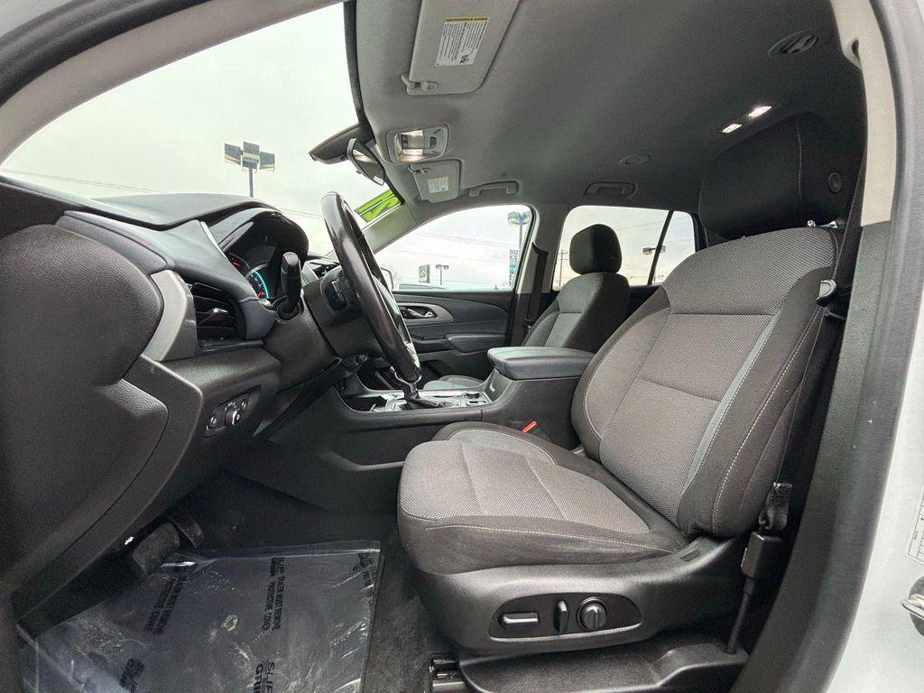 used 2021 Chevrolet Traverse car, priced at $18,900