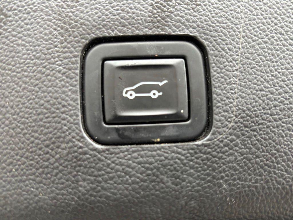 used 2021 Chevrolet Traverse car, priced at $18,900