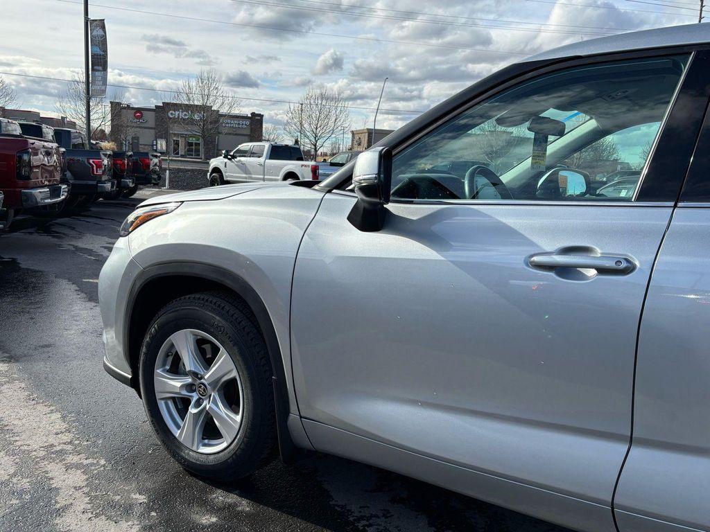 used 2022 Toyota Highlander car, priced at $25,980