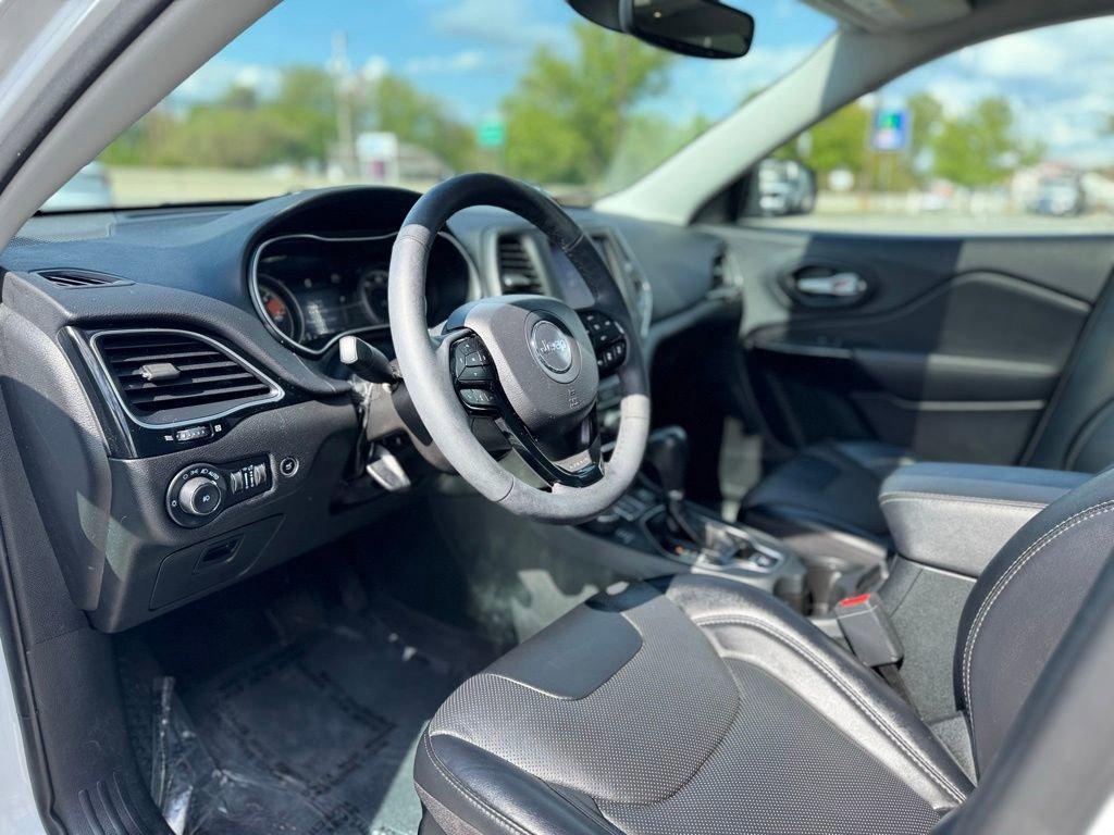 used 2023 Jeep Cherokee car, priced at $25,590