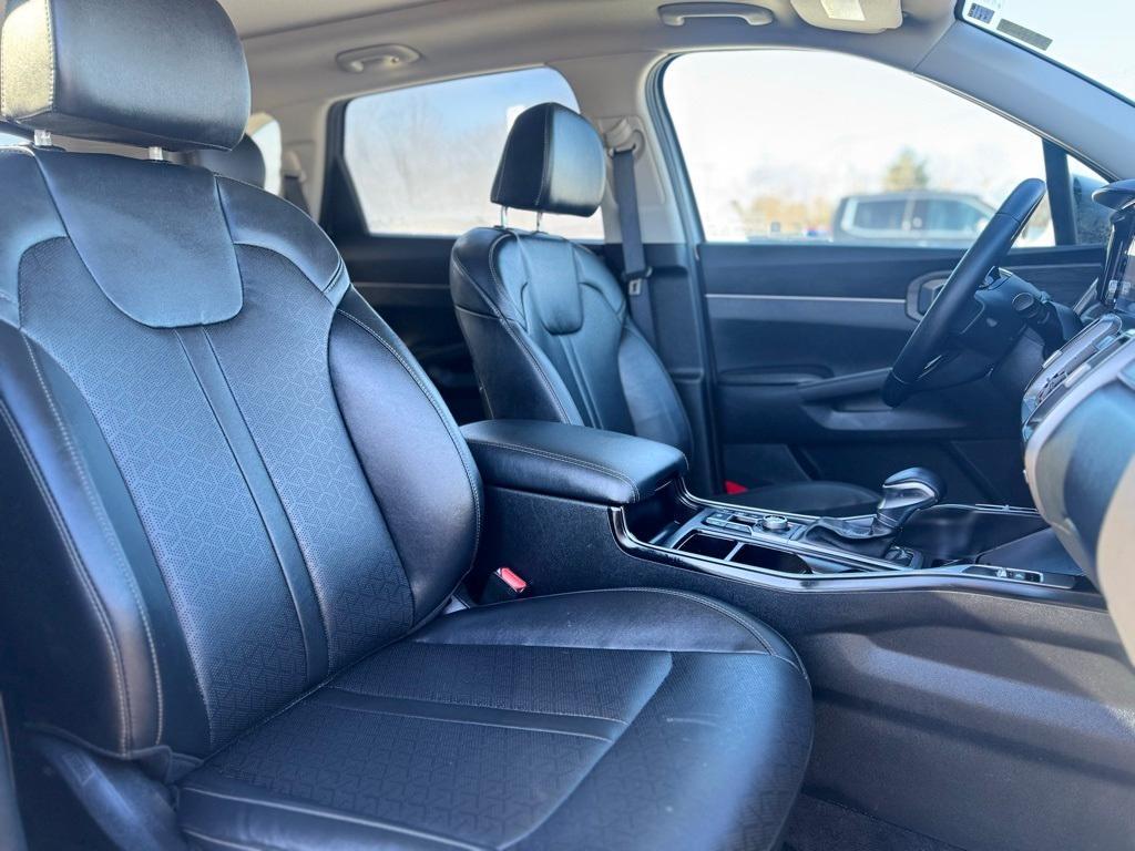 used 2023 Kia Sorento car, priced at $30,995