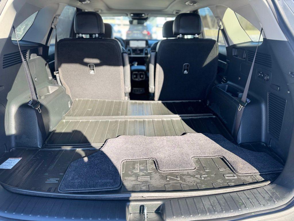 used 2023 Kia Sorento car, priced at $30,895