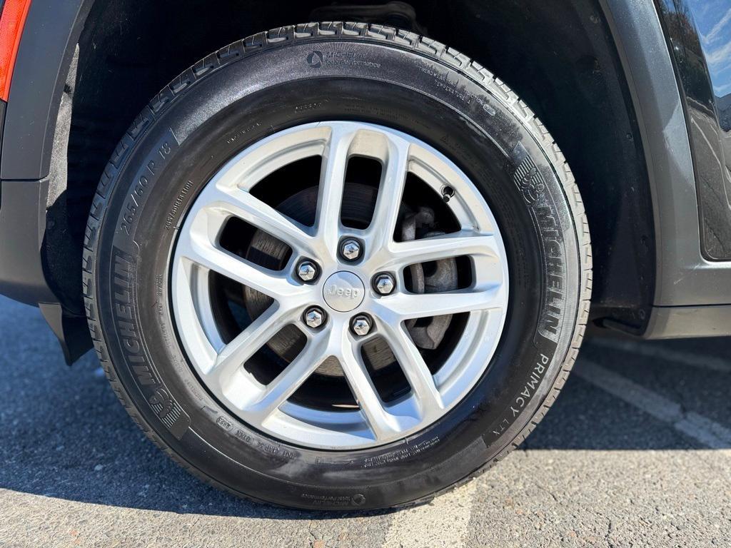 used 2024 Jeep Grand Cherokee car, priced at $25,595