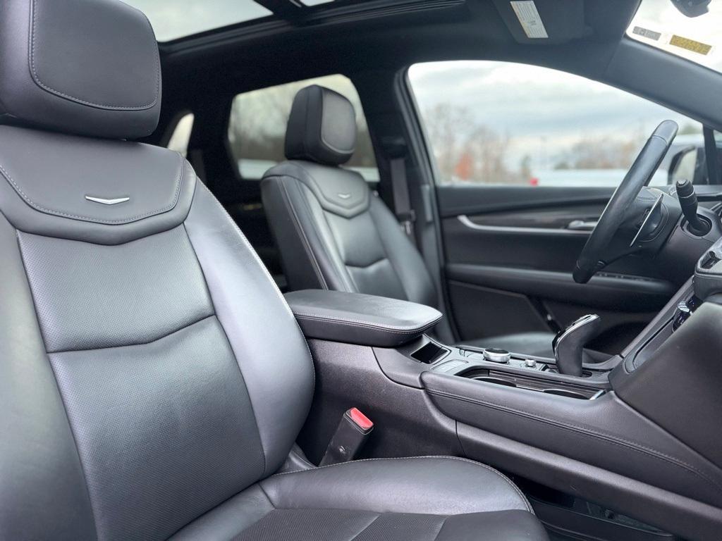 used 2022 Cadillac XT5 car, priced at $31,995