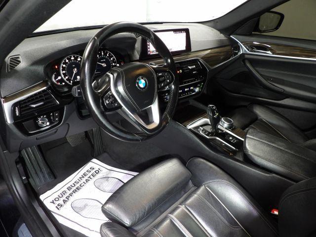 BMW 5 Series view 10