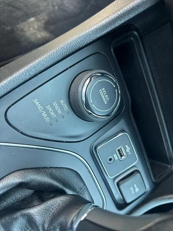 used 2020 Jeep Cherokee car, priced at $19,640