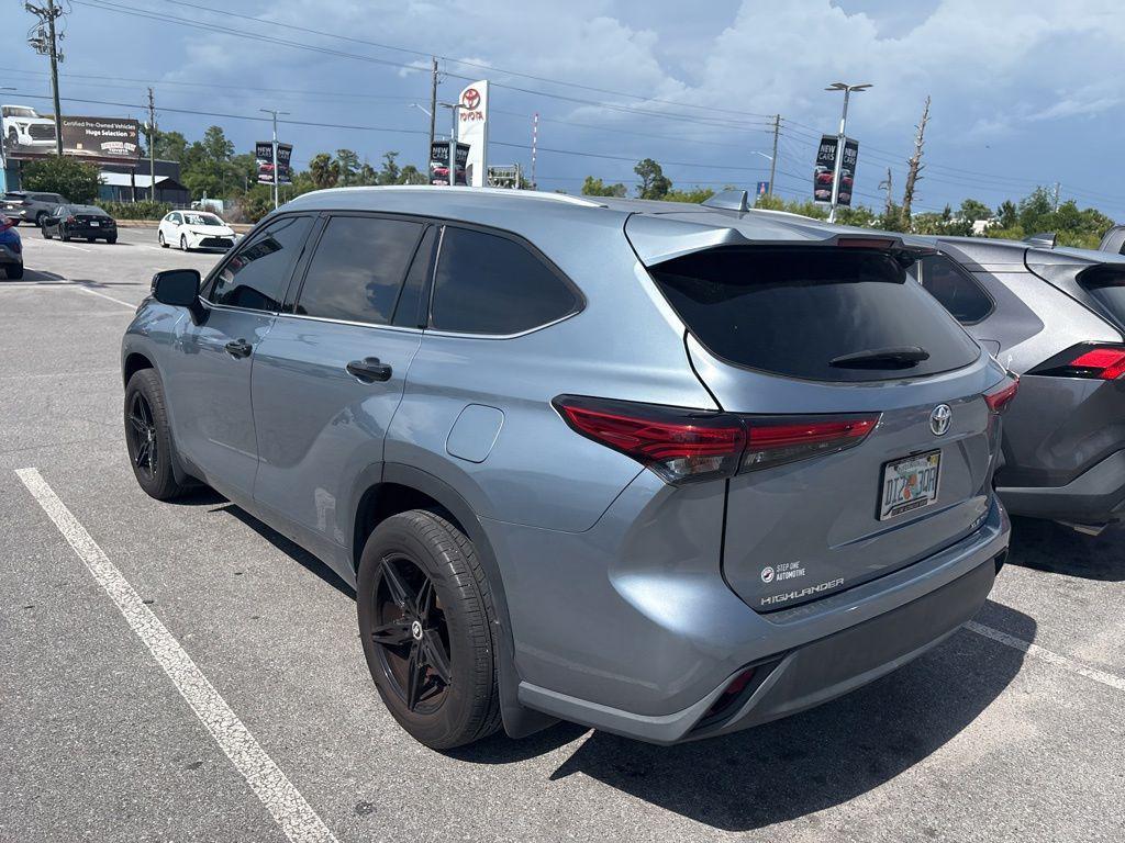 used 2022 Toyota Highlander car, priced at $30,499
