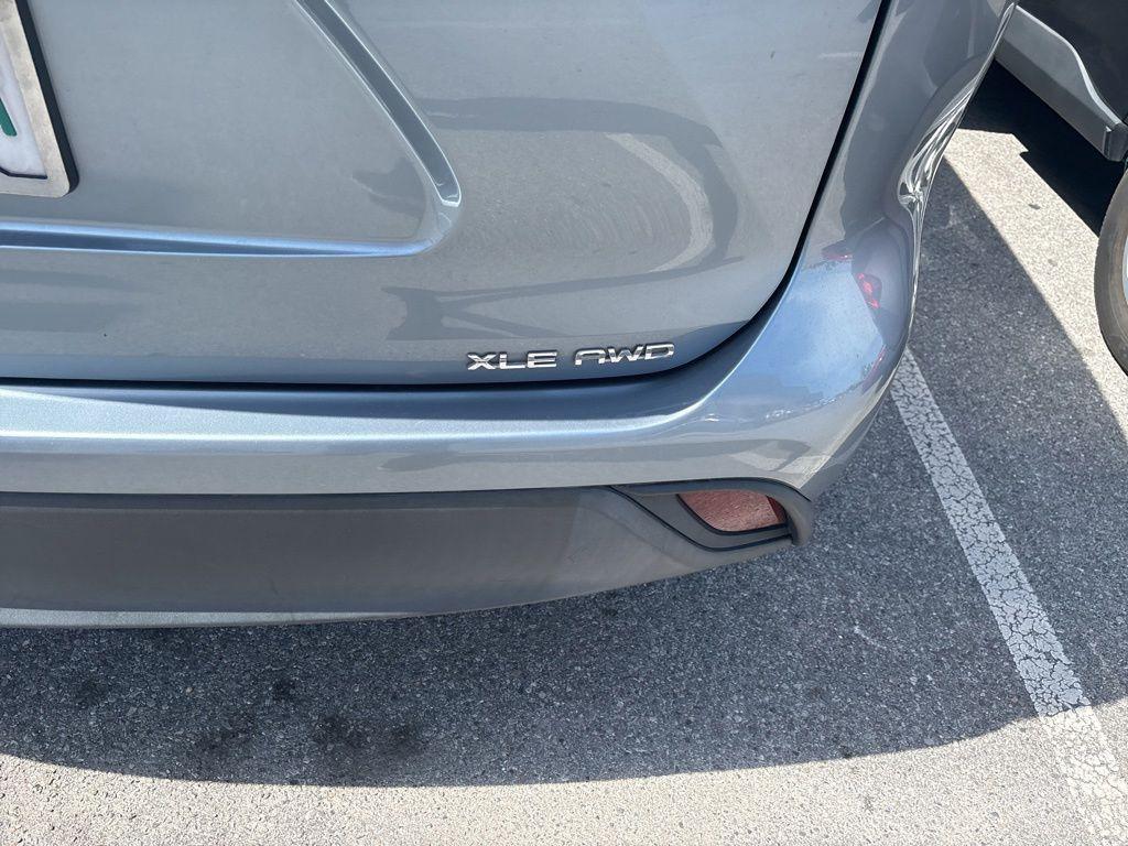 used 2022 Toyota Highlander car, priced at $30,499