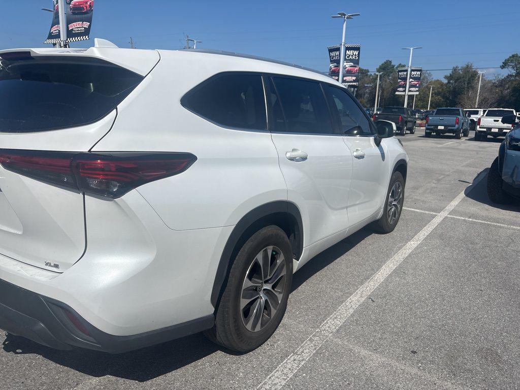 used 2023 Toyota Highlander car, priced at $37,899
