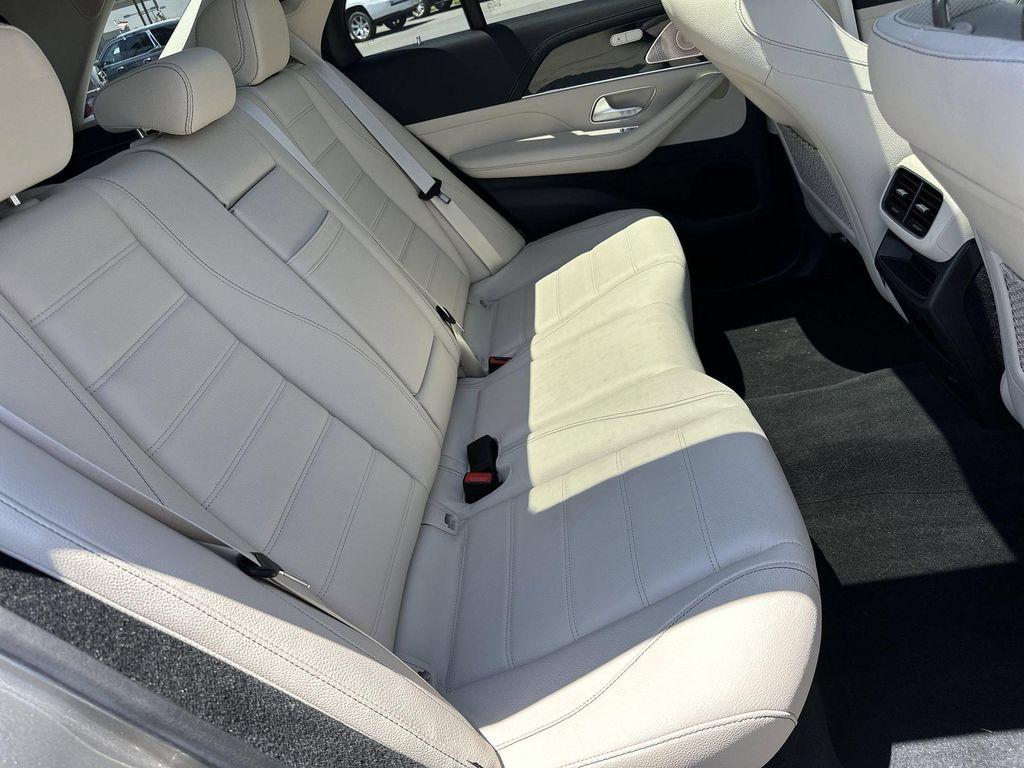 Mercedes-Benz GLE view 18