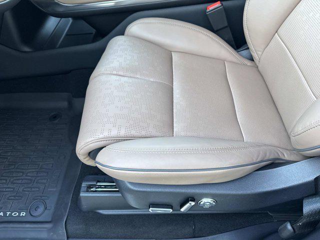 new 2025 Lincoln Navigator car, priced at $120,704