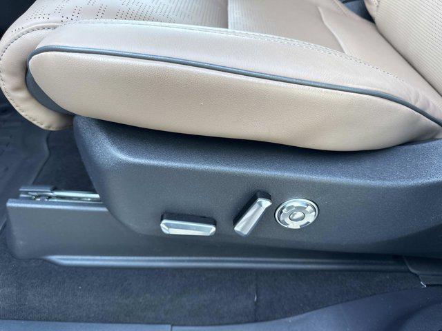 new 2025 Lincoln Navigator car, priced at $120,704