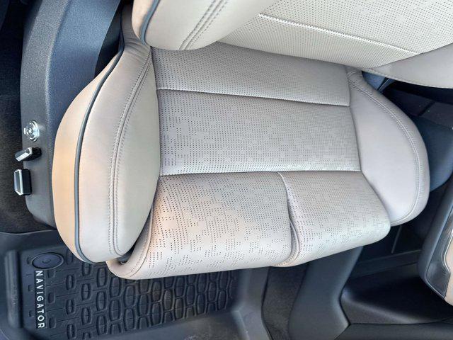 new 2025 Lincoln Navigator car, priced at $120,704