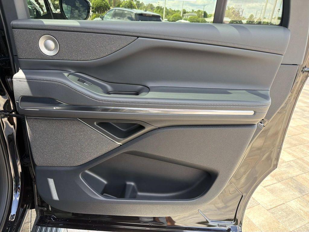new 2026 Lincoln Navigator car, priced at $105,887