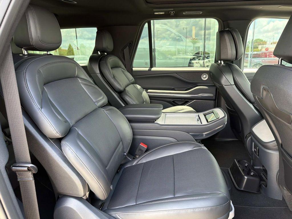 new 2026 Lincoln Navigator car, priced at $105,887