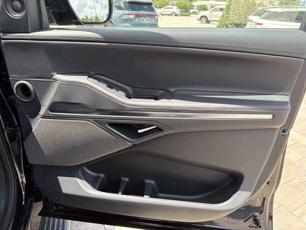 new 2026 Lincoln Navigator car, priced at $105,887
