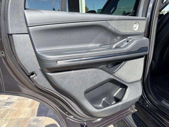 new 2025 Lincoln Navigator car, priced at $101,511