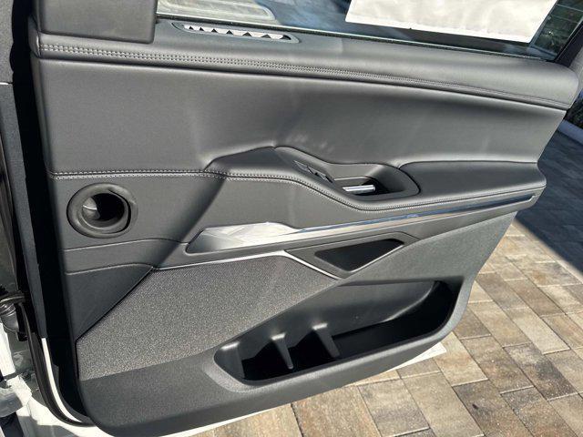 new 2025 Lincoln Navigator car, priced at $102,797