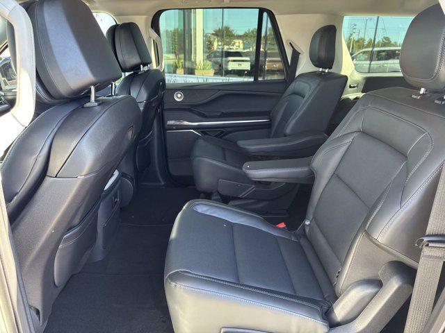 new 2025 Lincoln Navigator car, priced at $102,797