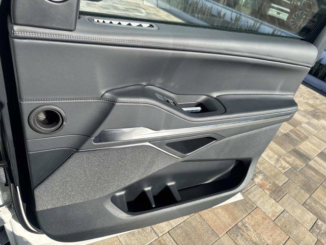 new 2025 Lincoln Navigator car, priced at $105,543