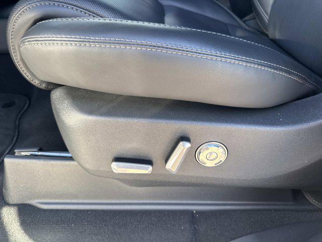 new 2025 Lincoln Navigator car, priced at $105,543