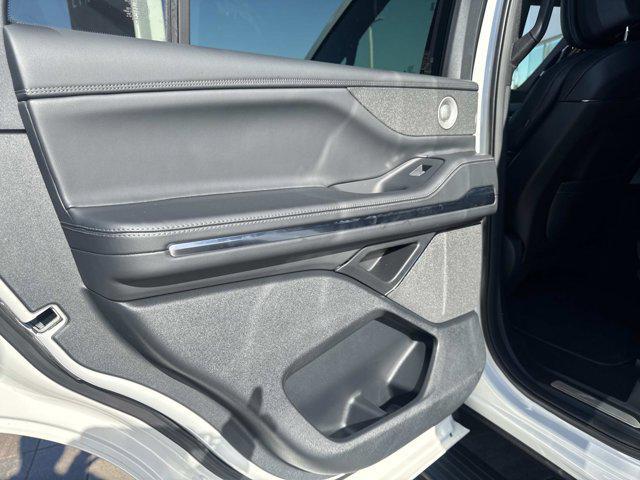 new 2025 Lincoln Navigator car, priced at $105,543