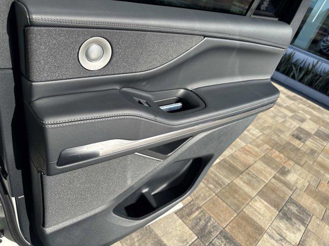 new 2025 Lincoln Navigator car, priced at $105,543