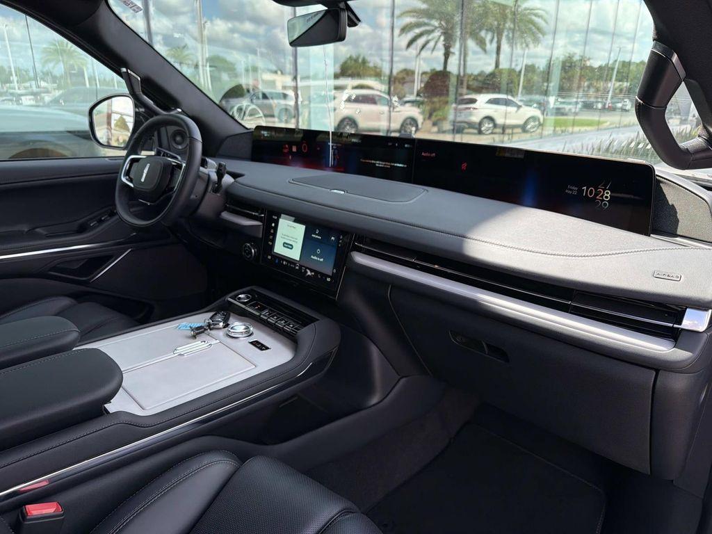 new 2026 Lincoln Navigator car, priced at $100,624