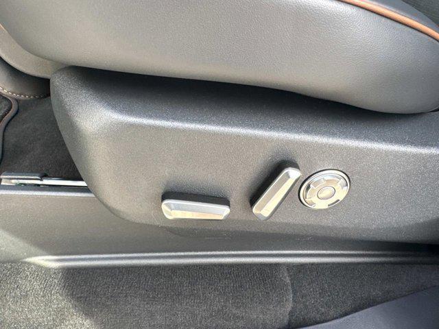 new 2025 Lincoln Navigator car, priced at $113,473