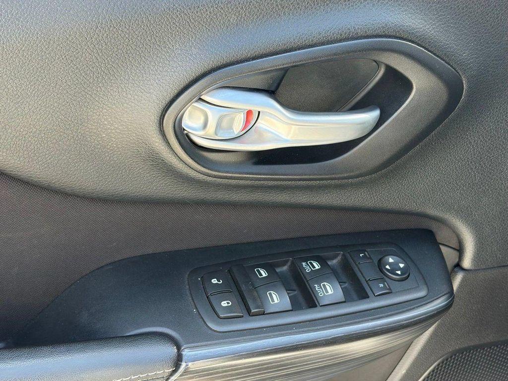 used 2015 Jeep Cherokee car, priced at $10,795