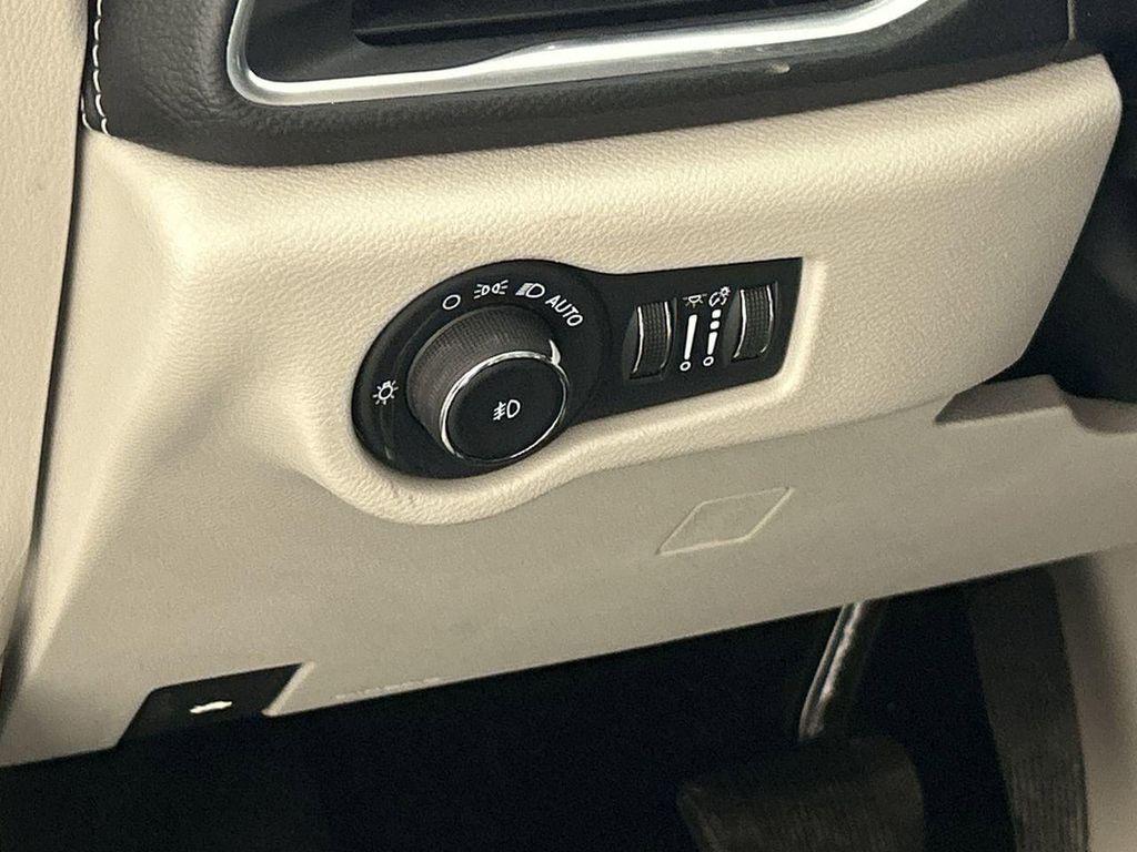 used 2024 Chrysler Pacifica car, priced at $29,817