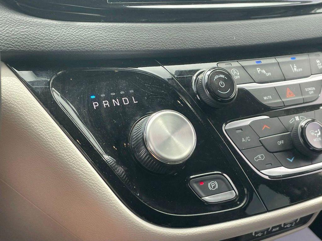 used 2024 Chrysler Pacifica car, priced at $27,304