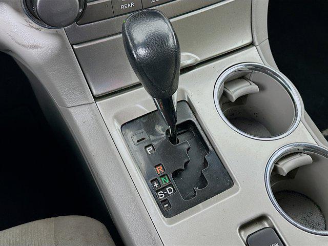 used 2013 Toyota Highlander car, priced at $12,996