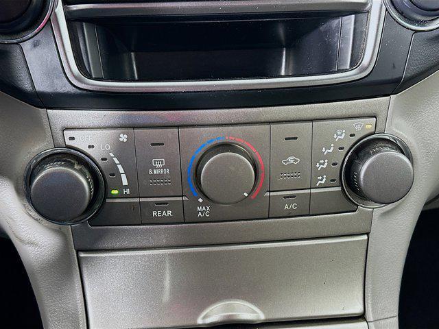 used 2013 Toyota Highlander car, priced at $12,996