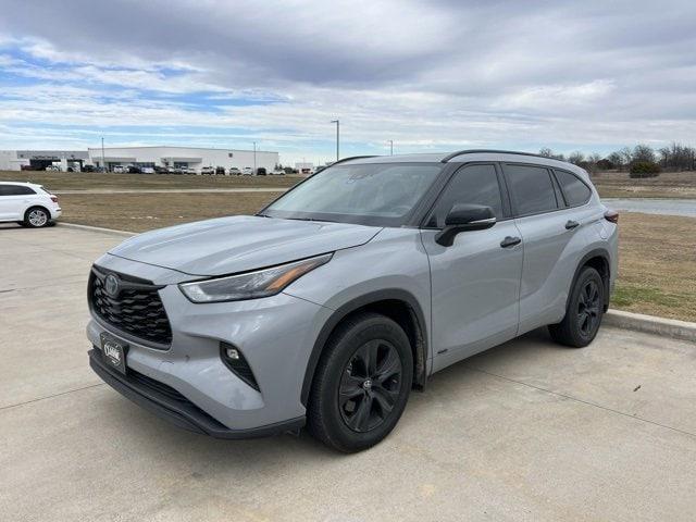 used 2024 Toyota Highlander Hybrid car, priced at $40,900