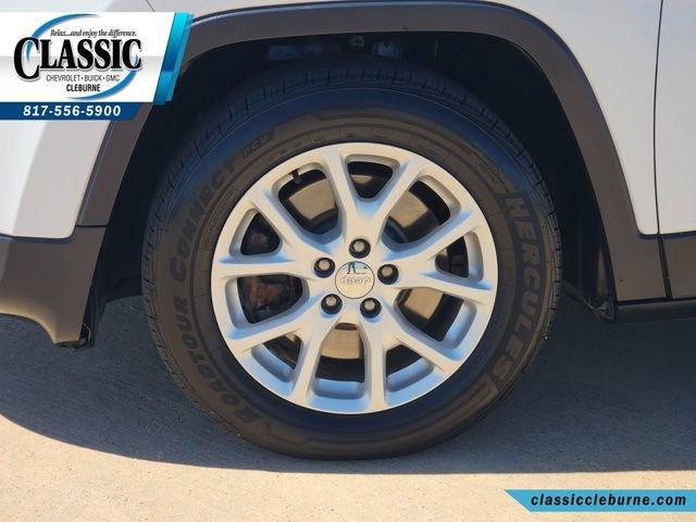 used 2016 Jeep Cherokee car, priced at $5,900