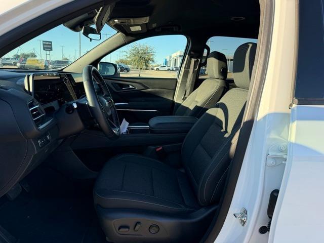 used 2025 Chevrolet Traverse car, priced at $33,900