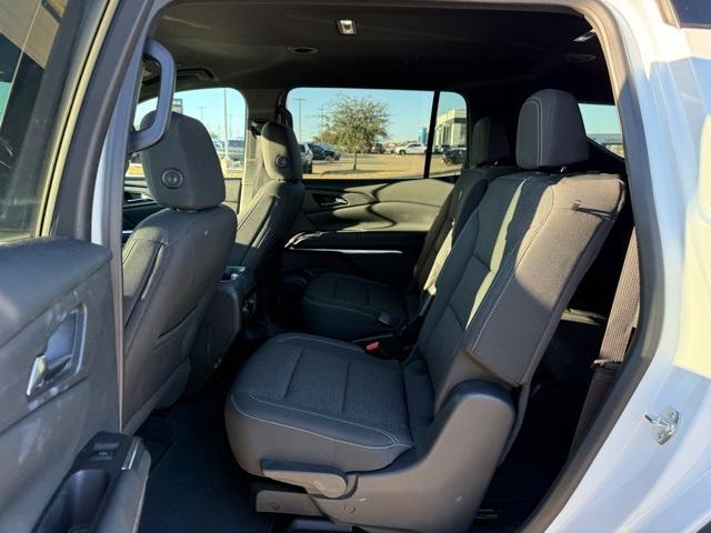 used 2025 Chevrolet Traverse car, priced at $33,900