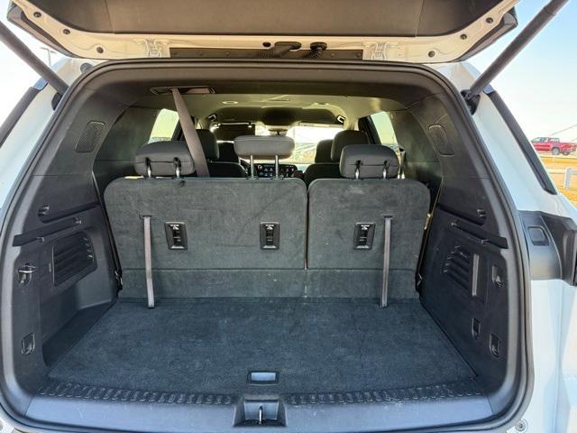 used 2025 Chevrolet Traverse car, priced at $33,900