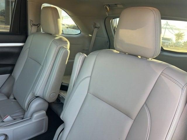 used 2019 Toyota Highlander car, priced at $25,900