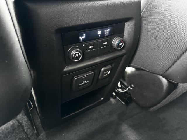 used 2023 Chevrolet Traverse car, priced at $32,450