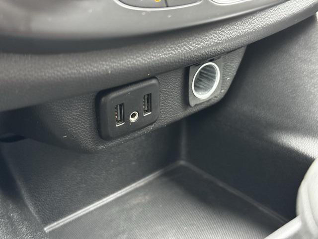 used 2021 Chevrolet Traverse car, priced at $22,990