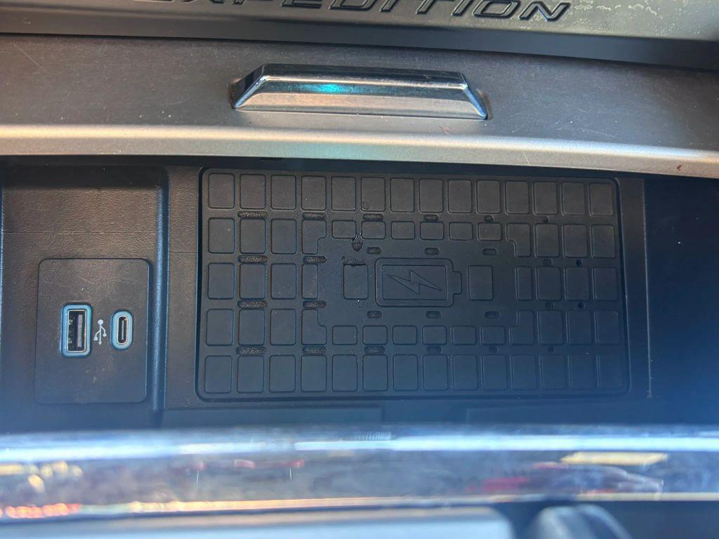 used 2022 Ford Expedition car, priced at $49,995