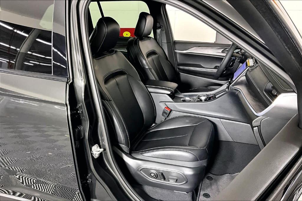 used 2024 Jeep Grand Cherokee car, priced at $35,958